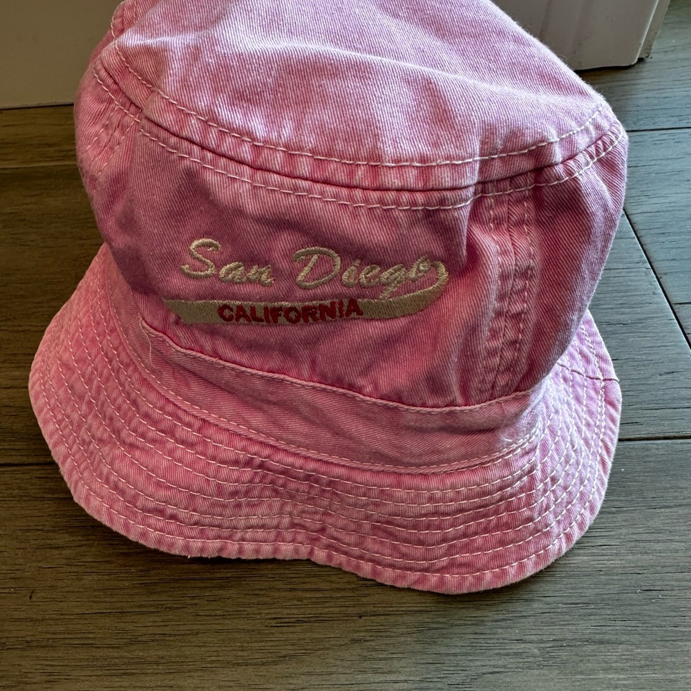 SOLD✅ San Diego Pink Bucket Hat new